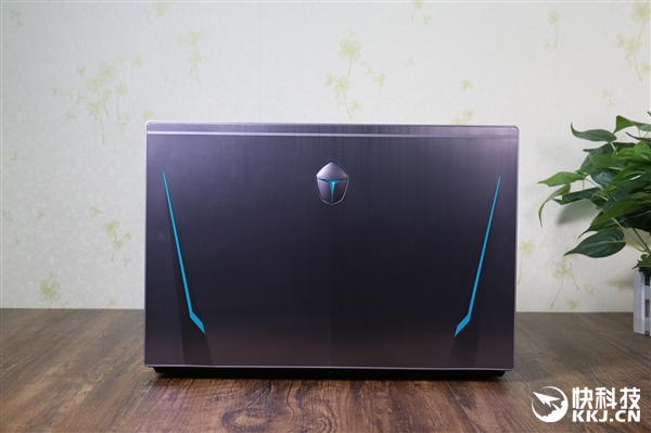 8代U+1060!雷神911M星耀版游戏本开箱图赏