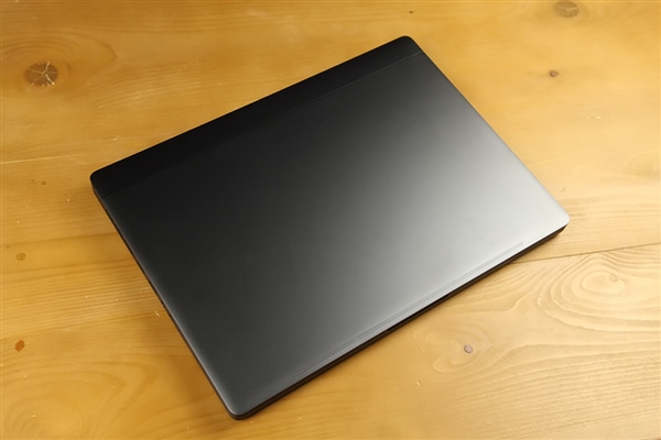 小米游戏本开箱：3+2热管散热给力