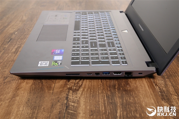 8代U+1060!雷神911M星耀版游戏本开箱图赏