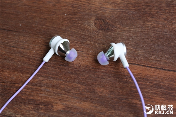 荣耀魔声耳机2宁静紫图赏：金标Hi-Res亮眼