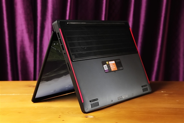 小米游戏本开箱：3+2热管散热给力