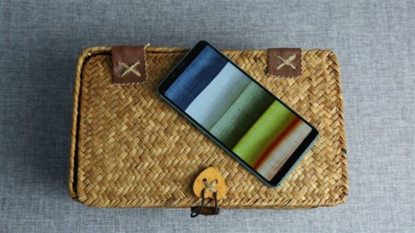 努比亚Z18mini图赏：5.2寸手感 颜值大赞