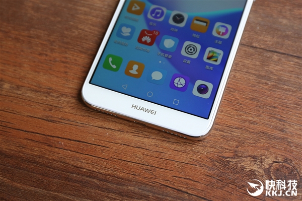 1099元！华为畅享8e开箱图赏：边框如此闪亮