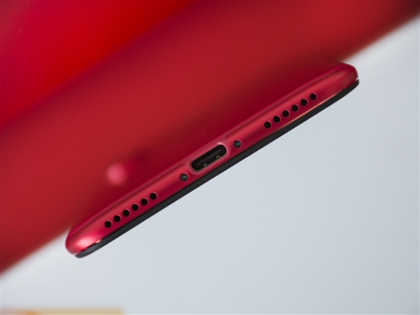 小米6X开箱图赏:“杨柳腰”设计握感上佳