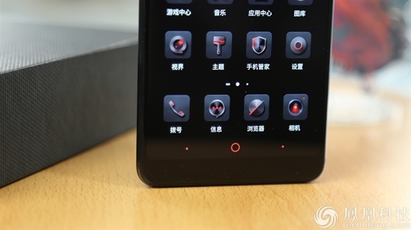 努比亚红魔游戏手机图赏：背后1680万色“跑马灯”感受下