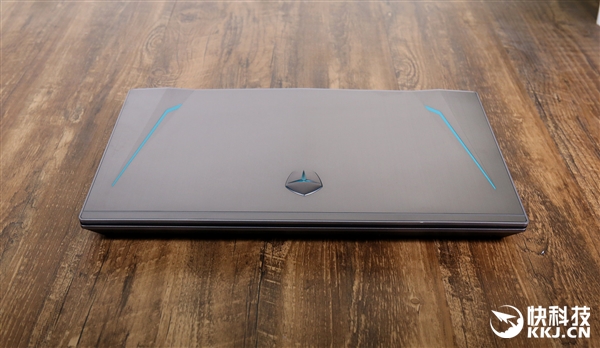 8代U+1060!雷神911M星耀版游戏本开箱图赏