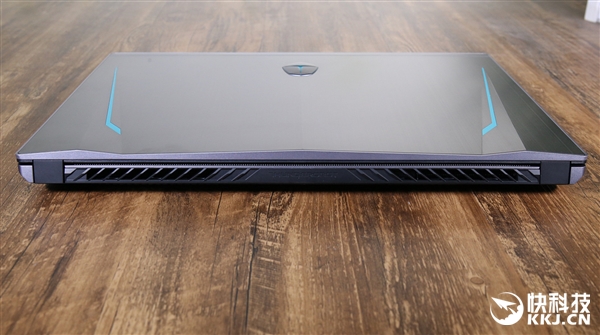 8代U+1060!雷神911M星耀版游戏本开箱图赏