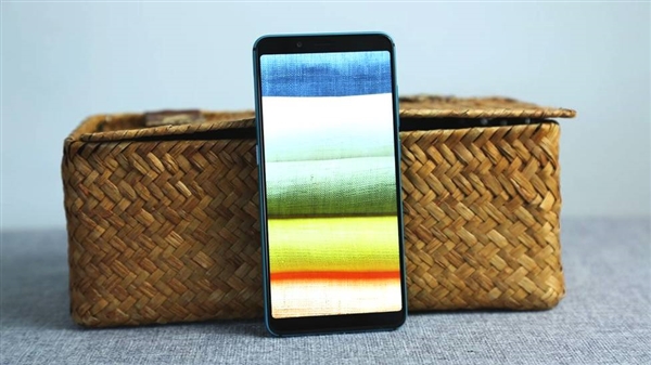 努比亚Z18mini图赏：5.2寸手感 颜值大赞