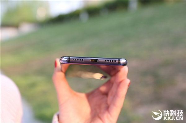 7000元！华为P20 Pro开箱图赏：渐变配色美呆了