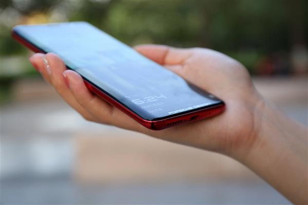 王思聪喜提50台！华为MateRS保时捷设计卖爆了 高端圈刷屏