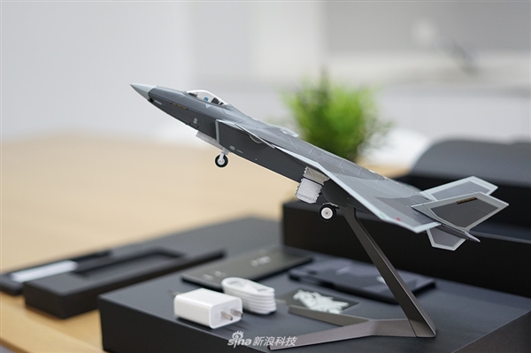 魅蓝E3歼-20定制典藏版开箱：颜值爆表