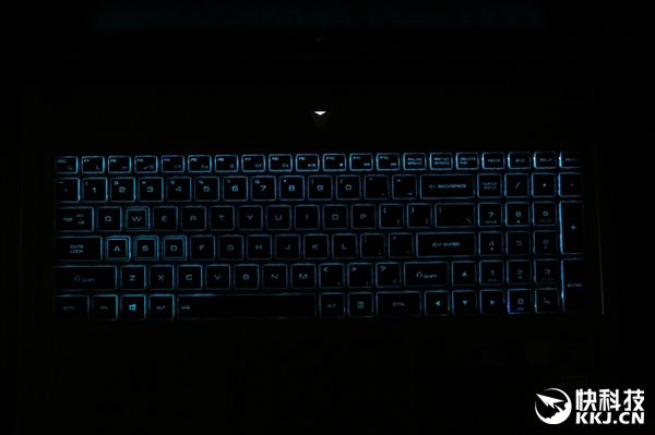 8代U+1060!雷神911M星耀版游戏本开箱图赏