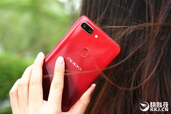 OPPO R15梦镜红版开箱图赏：这颜值一眼心动