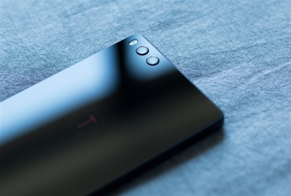 罗永浩：新旗舰机摄像头一定凸出 别等了