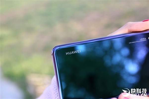 7000元！华为P20 Pro开箱图赏：渐变配色美呆了