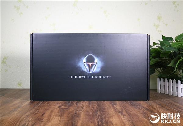 8代U+1060!雷神911M星耀版游戏本开箱图赏