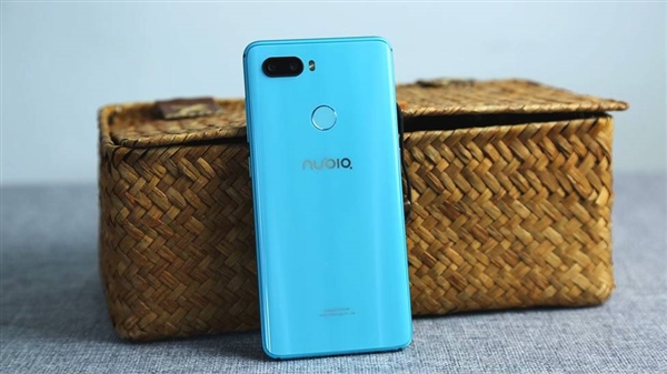 努比亚Z18mini图赏：5.2寸手感 颜值大赞