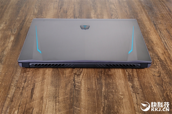 8代U+1060!雷神911M星耀版游戏本开箱图赏