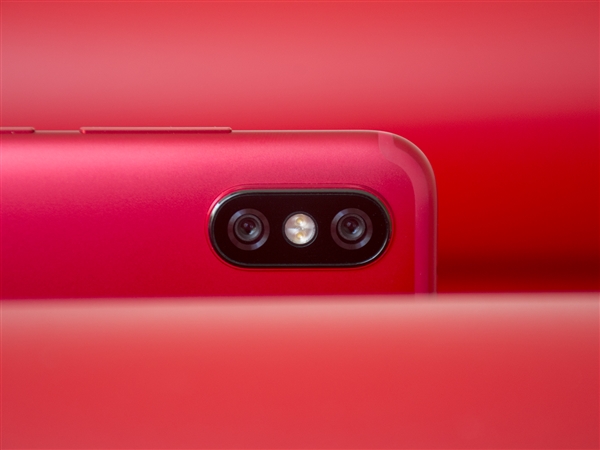 小米6X开箱图赏:“杨柳腰”设计握感上佳