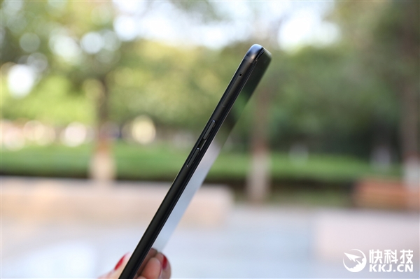 魅蓝E3歼-20典藏版开箱图赏：航模超霸气