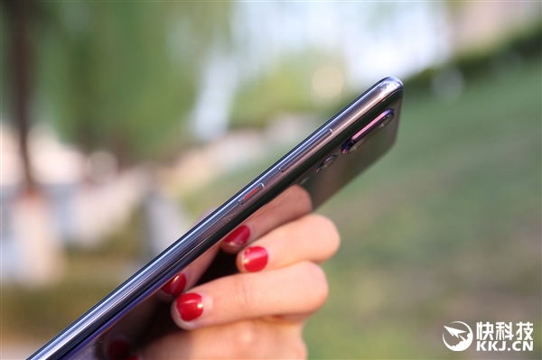 7000元！华为P20 Pro开箱图赏：渐变配色美呆了