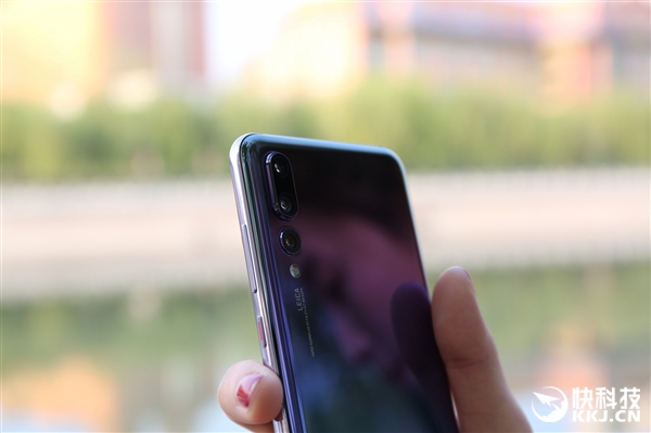 7000元！华为P20 Pro开箱图赏：渐变配色美呆了