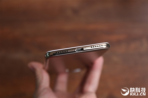 1099元！华为畅享8e开箱图赏：边框如此闪亮