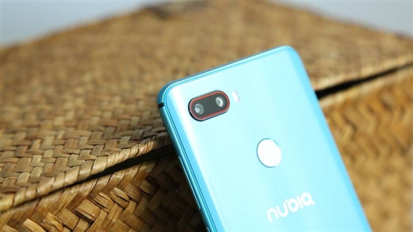 努比亚Z18mini图赏：5.2寸手感 颜值大赞