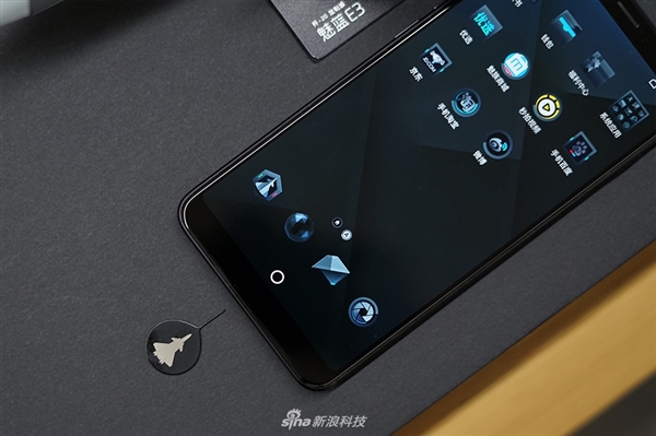 魅蓝E3歼-20定制典藏版开箱：颜值爆表