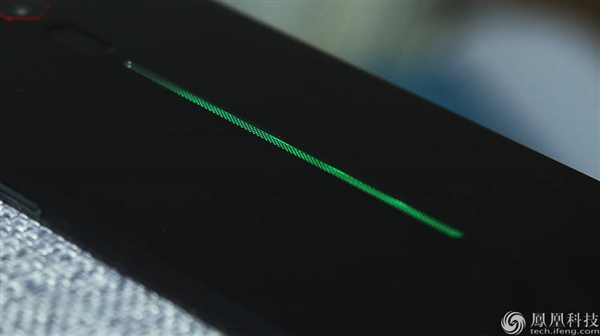 努比亚红魔游戏手机图赏：背后1680万色“跑马灯”感受下