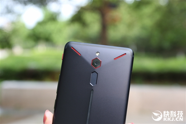 努比亚红魔游戏手机开箱图赏：四种RGB灯效