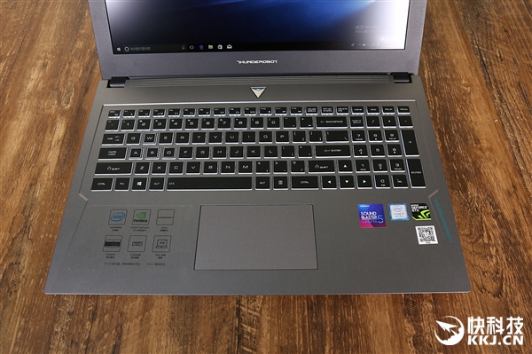 8代U+1060!雷神911M星耀版游戏本开箱图赏