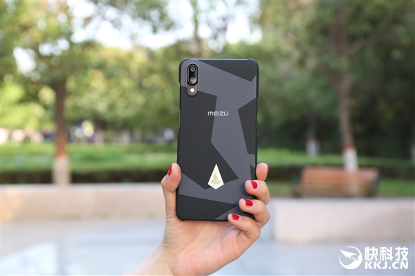 魅蓝E3歼-20典藏版开箱图赏：航模超霸气