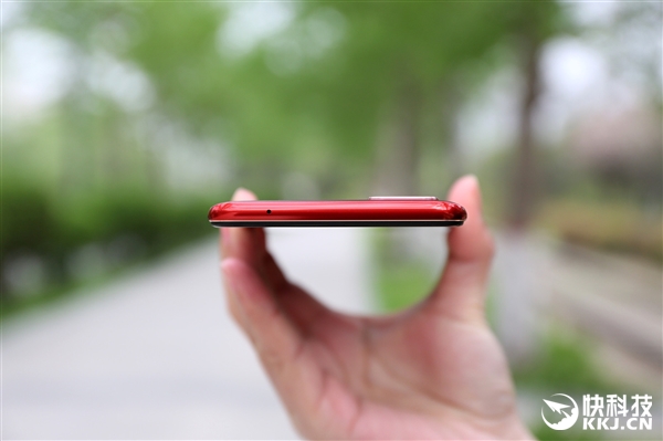 OPPO R15梦镜红版开箱图赏：这颜值一眼心动