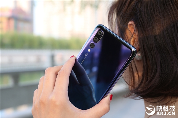 7000元！华为P20 Pro开箱图赏：渐变配色美呆了