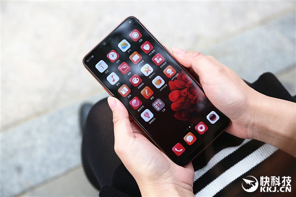 OPPO R15梦镜红版开箱图赏：这颜值一眼心动