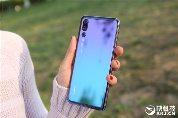 7000元！华为P20 Pro开箱图赏：渐变配色美呆了