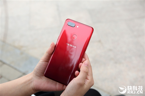 OPPO R15梦镜红版开箱图赏：这颜值一眼心动