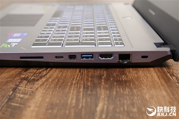 8代U+1060!雷神911M星耀版游戏本开箱图赏