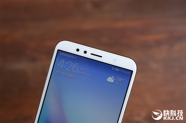 1099元！华为畅享8e开箱图赏：边框如此闪亮