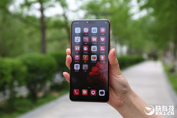 OPPO R15梦镜红版开箱图赏：这颜值一眼心动