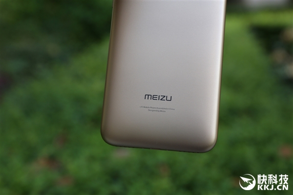 魅蓝6T香槟金开箱图赏:喜欢白色就选它