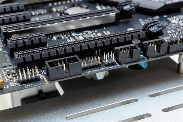 还买啥显卡？AMD锐龙2200G APU深度评测