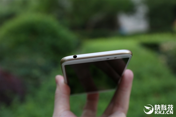 魅蓝6T香槟金开箱图赏:喜欢白色就选它