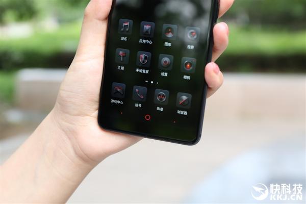 骁龙835+8GB!红魔游戏手机评测:能打电话的游戏机