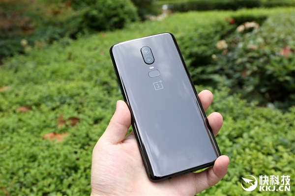 3199元起！一加6亮瓷黑开箱图赏：爱不释手