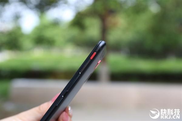 骁龙835+8GB!红魔游戏手机评测:能打电话的游戏机