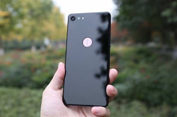 只怼苹果！锤子新旗舰R1售价逆天 罗永浩：将创造历史