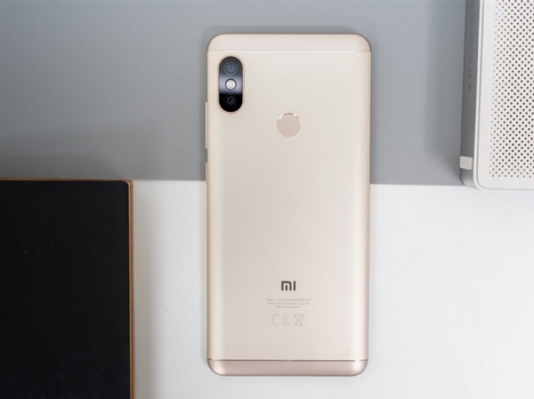 骁龙845加持!小米MIX 2S越南发布:3600元