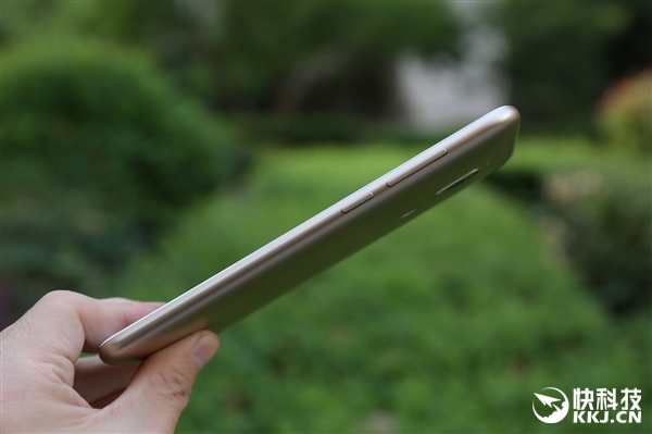 魅蓝6T香槟金开箱图赏:喜欢白色就选它